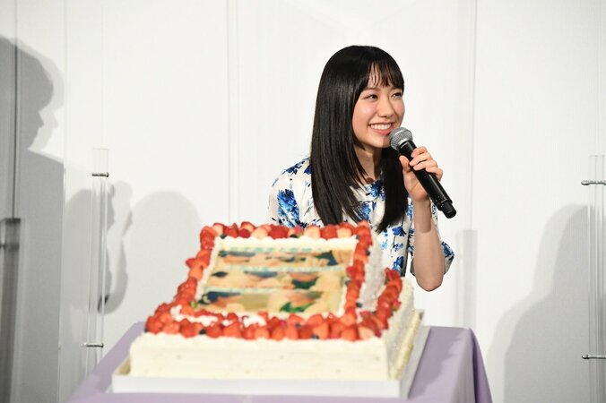 18歳を迎える芦田愛菜を宮本信子、なにわ男子・高橋恭平らがサプライズ祝福 1枚目