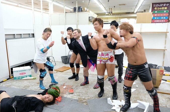 路上プロレス、藤沢で大パニック！男色ディーノ、マック赤坂にキス誤爆 3枚目