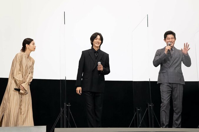 『孤狼の血 LEVEL2』松坂桃李と鈴木亮平の出会いのシーンの緊張感を白石和彌監督が絶賛「最初のテストの時からバチバチしていました」 5枚目