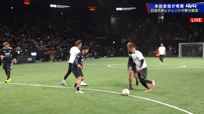 「本田圭佑が抜かれた！」柿谷曜一朗の天才的“股抜き突破”に騒然「今のは素でやられましたね」解説も驚愕した瞬間 5枚目