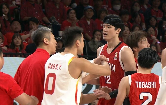 言い争いになる中国HCと渡邊雄太