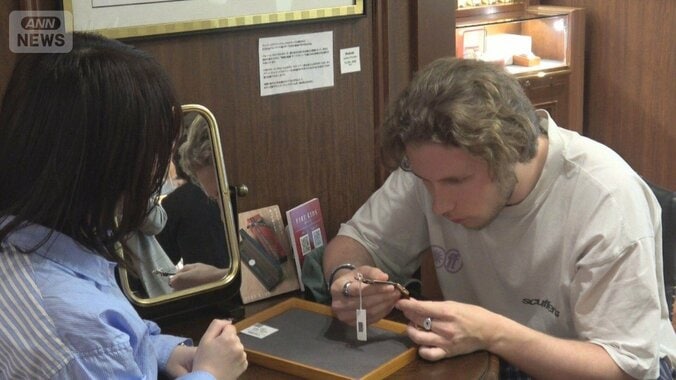 外国人客が中古時計店に殺到　日本製の品質に魅了され　セイコーずば抜けて人気 1枚目