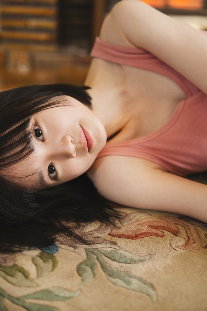 「シンデレラ宣言！」加入後の写真が即話題の“スーパー原石” 中国出身の18歳、ROMANのデジタル写真集が発売決定 4枚目