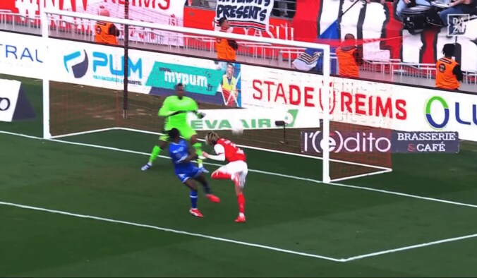 伊東純也、唖然…中村敬斗と高速連携→“バースデーゴール”が神セーブに阻まれた瞬間「決めたかった…」「惜しい！」「完璧だったのに」 4枚目