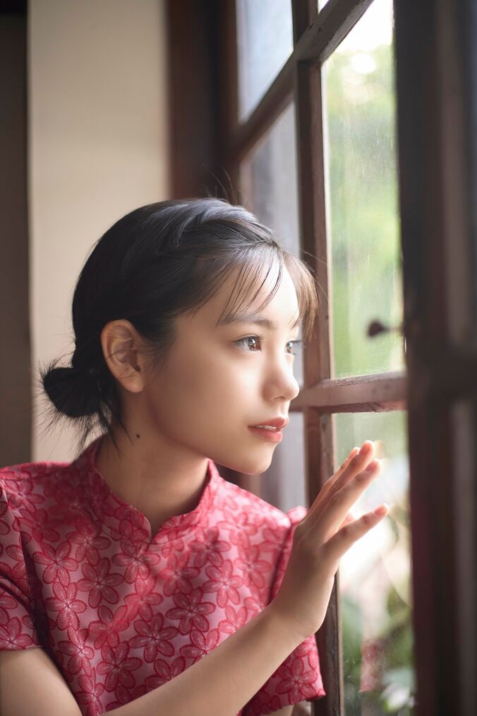 “最旬若手女優”當真あみ、1st写真集が来年3月発売 中3から撮り溜めた“成長”の軌跡 3枚目