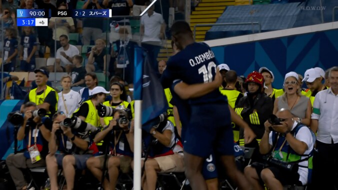 驚愕！ PSGエースの“神ムーブ→弾丸クロス”「あんな人数がいたのに…」「アクションとキックの質が高い」名物解説者も舌を巻いた一部始終 5枚目