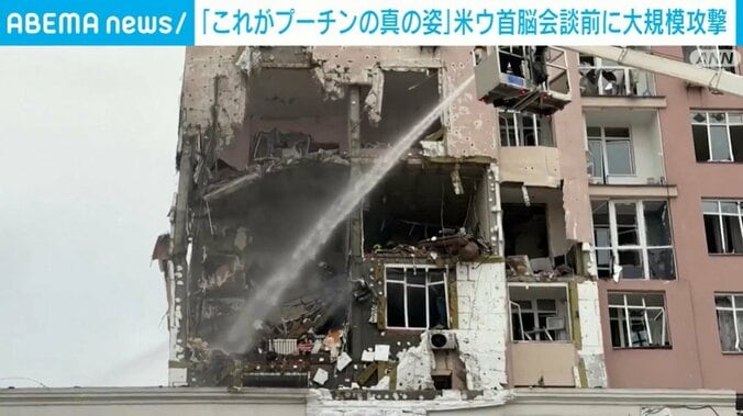 一部崩れた建物