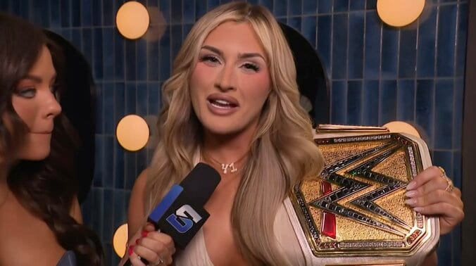 インタビューに答えるティファニー・ストラットン