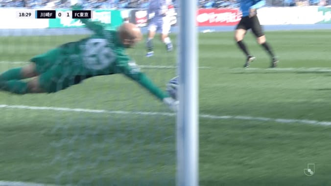 「なんというパワー！」GKの手を弾き飛ばす“衝撃ボレー”にファン騒然 FC東京9番が豪快弾「うますぎ」「えぐいっす」 3枚目