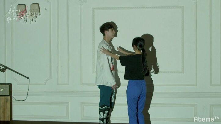 2人っきりの作業場で…モテ女・ミチの大胆行動に横澤夏子ら絶叫「ちょっとスゴイ…」『オオカミちゃん』第3話