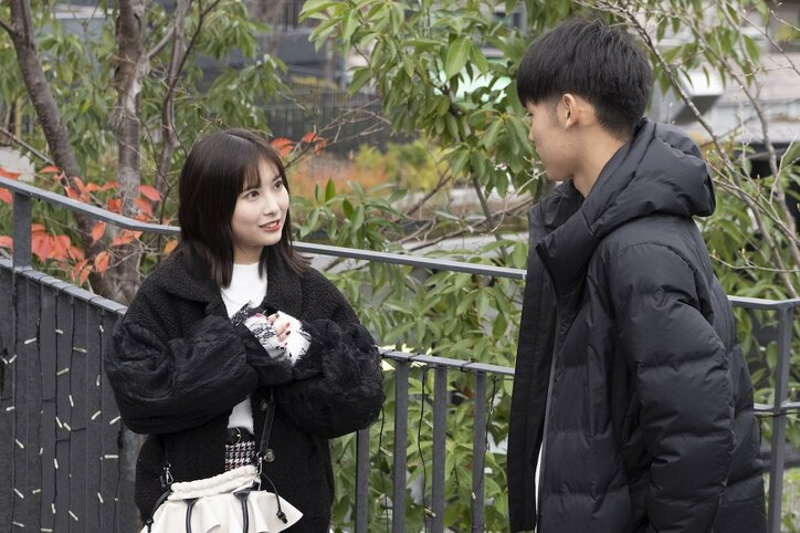 TWICEモモ似の女子高生、初カレと密着プリデート 急なハグに赤面『恋ステ 2022秋 ～Honey Soda Story～』