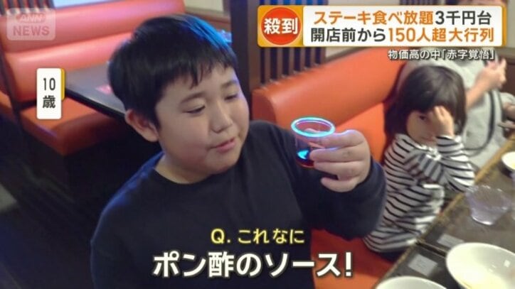 ソースをかけて味変を楽しむ