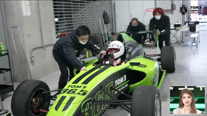 【写真・画像】接触寸前！チームメートが“一触即発”→縁石乗り上げで危機一髪 「やんちゃだな」白熱バトルにファン沸騰　1枚目