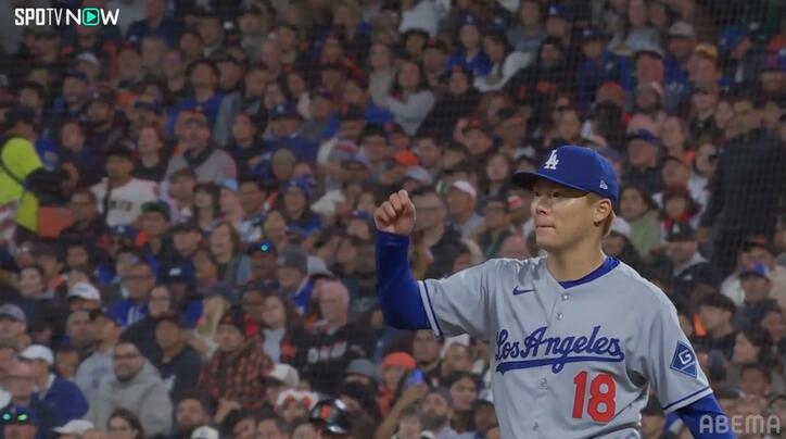 【写真・画像】「漫画みたい」山本由伸、同僚のファインプレーにガッツポーズ！美しすぎるジャンピングキャッチの瞬間