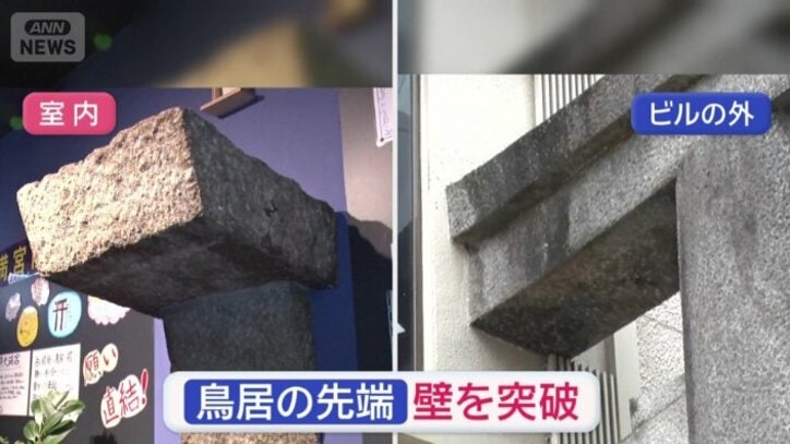 室内に飛び出す鳥居