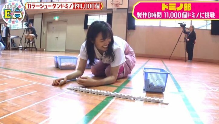E-girls、製作8時間11,000個ドミノに挑戦するも失敗だらけで絶叫!「やれる気がしない」