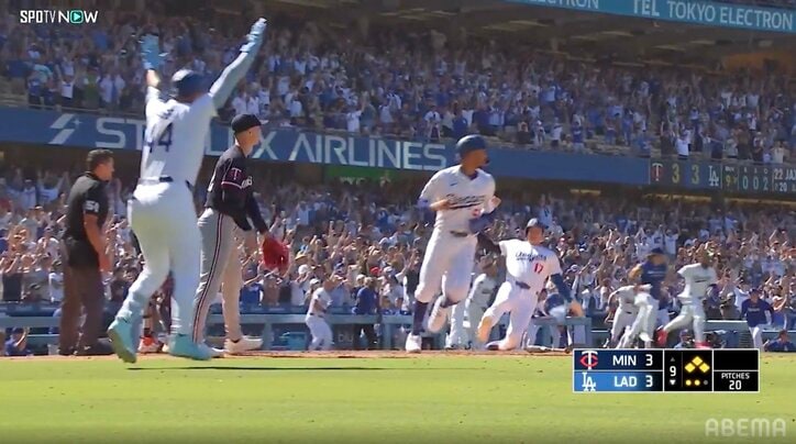 【写真・画像】打った瞬間に確信歩き！ 大谷翔平、特大37号アーチで“バットを持ったまま”で約3秒…文句なしの一発を物語る“圧巻ムーブ”　1枚目