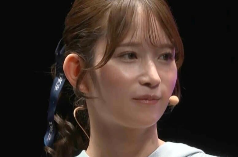 デビュー1ヶ月で大学中に広まり、自宅特定…人気セクシー女優、衝撃の学生時代を告白「家に突撃してきた男子たちと…」