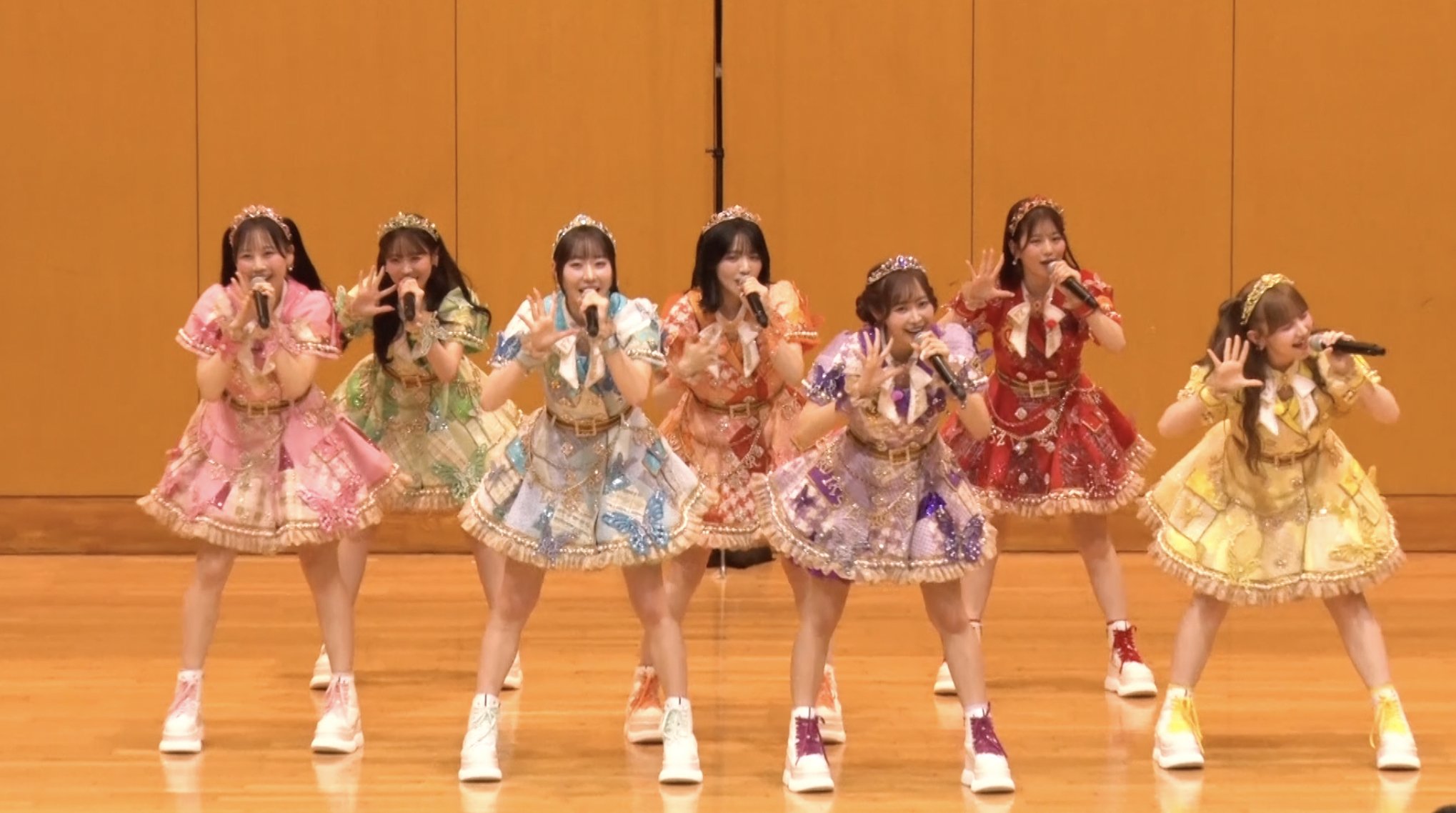 jc js ポロリ FRUITS ZIPPERのライブに“まさかの乱入者”がサプライズ登場…異様な光景に高校生たちの様子がおかしくなる「衝撃で泣いてるw」（ABEMA  TIMES）｜ｄメニューニュース（NTTドコモ）