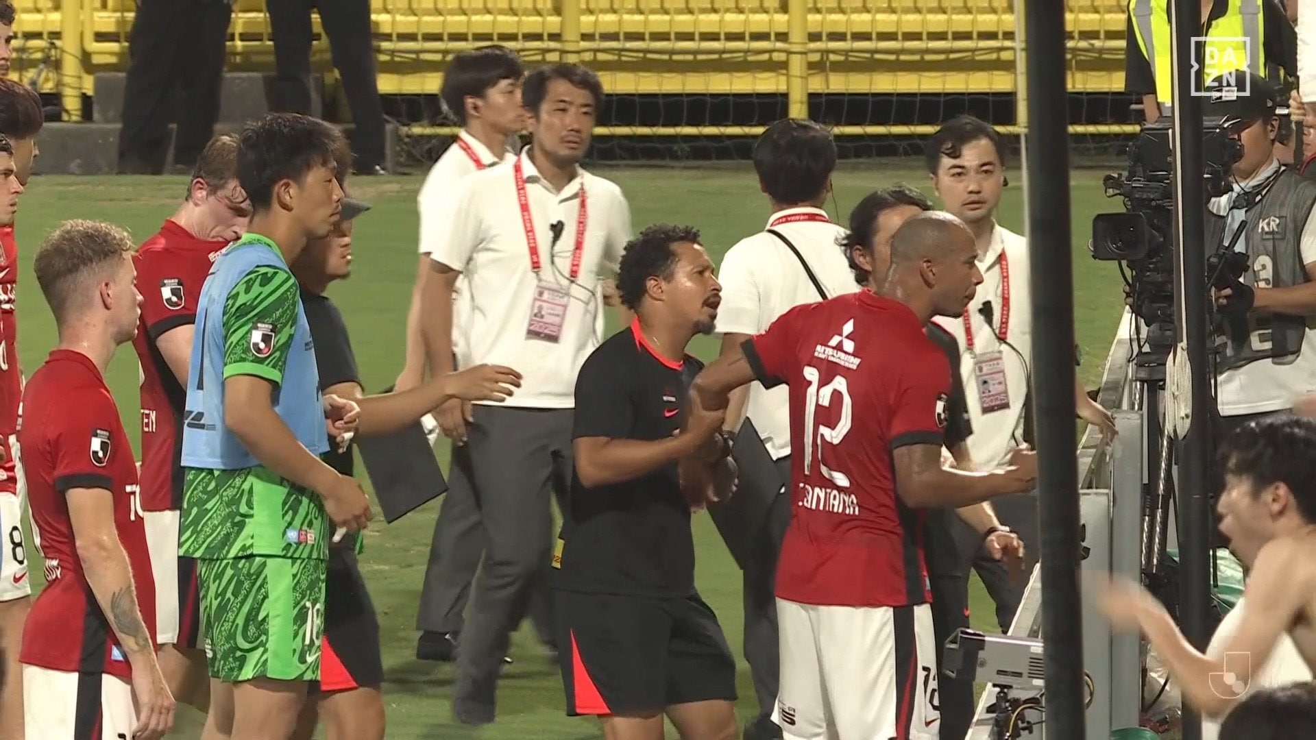 【映像】選手とサポーターが一触即発