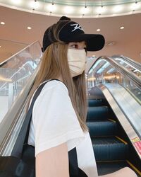 生見愛瑠の髪の毛逆立つ“お茶目ショット”に「可愛いの～！」「まねねかめら天才」と称賛