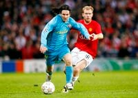 【動画】若きメッシの「神業ドリブル集」