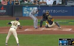 何が起きた？ 大谷翔平の打席で“敵将ブチギレ！”「そら怒る」「マジか」 相手投手に異変… 球場がざわつく“まさかの展開”