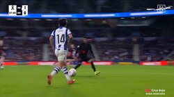 久保建英がバルサの“Wマーク”を無効化！「2枚付けてるのにボコボコにされてる」必殺アウトサイドパスで決定機演出の瞬間