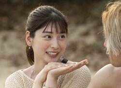 美人カフェ店員の水着姿に一目惚れ「可愛いですね。やられちゃいますね」マッチョなイケメン芸人が猛アピール