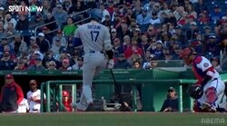 大谷翔平、今日も欠かさなかった打席での“小さな気遣い”…常に全方位に目を向ける振る舞いにファンも反応「大谷さん優しいな」