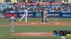 何かおかしい…！？ 大谷翔平に一体、何が起こったのか…！？ 見逃し三振で見せた“珍しい動き”にファン騒然「どうした？」「まだ調子悪いのかな」