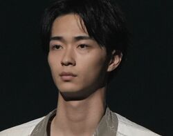 沢村一樹の次男・身長184センチの野村康太、抜群のスタイルで登場「お父さんに似てきてる！」圧倒的な存在感に悲鳴にも似た大歓声