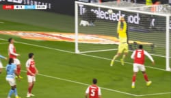 「酷いミス」「悪夢」アーセナルGKの“痛恨ファンブル”に現地メディア辛辣「なぜケパを起用した？」カラバオカップ決勝でクロス後逸