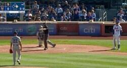 何見てんだよ？ 死球ぶつけた投手が“まさかの激怒”「なんでw」「ヤバすぎる」相手打者に“逆ギレ”→一触即発の事態に…ファン騒然