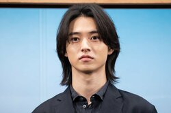 山崎賢人、久々のラブストーリーに「恥ずかしかった」と大照れ