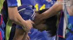 三笘薫、泣き崩れて田中碧に抱えられる 「夢の120分だった」ファンからは感謝と拍手喝采