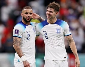 世界制覇は逃すも手ぶらでは帰らず！イングランドDF、カタールで出会った“仲間”と共に母国へ「大好きなんだ」【W杯】