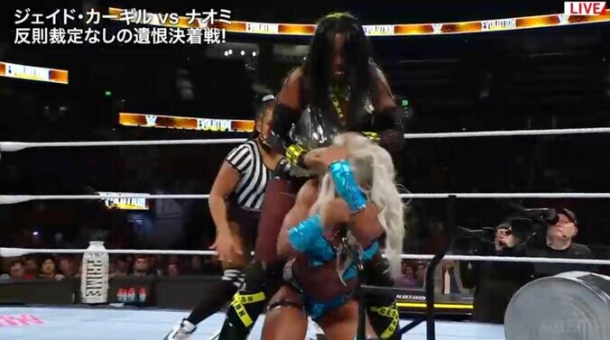 【映像】椅子の脚で目をグリグリ…“ドン引き”攻撃