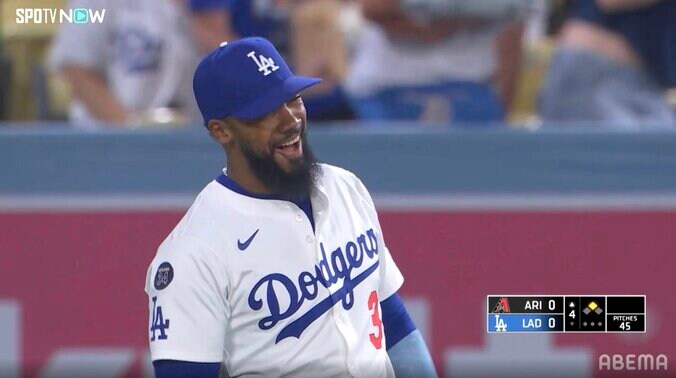 ド軍主砲が汚名返上！ テオスカー、“微妙すぎる”超好捕→ビデオ検証で本人＆ロバーツ監督も思わず笑顔 4枚目