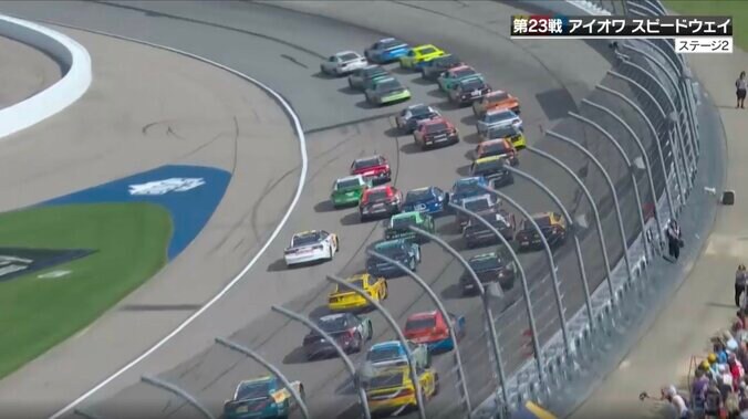 ウソだろ…車で体当たりする“喧嘩上等バトル”に「ハッハッハ」「どかされてるw」実況＆視聴者も“笑劇” 4枚目