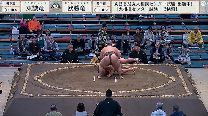 頭から土俵に崩れ落ちた東誠竜