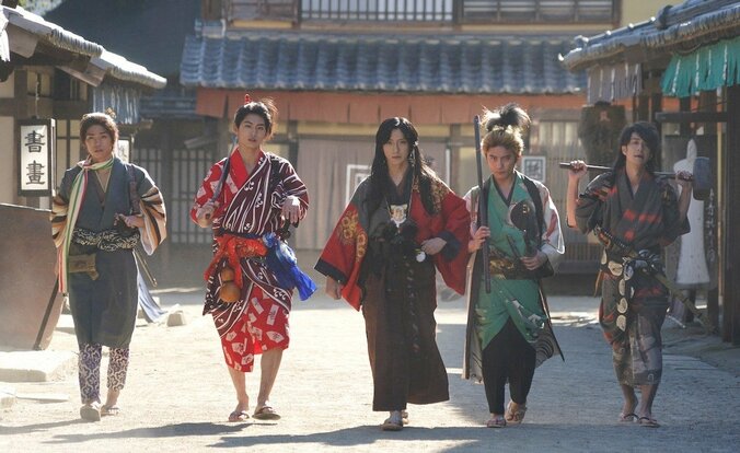 鈴木拡樹・安井謙太郎・崎山つばさ・鈴木絢音ら大集結『死神遣いの事件帖 -傀儡夜曲-』場面写真 10枚目