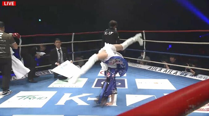 「めっちゃ美人さん」“9頭身”ラウンドガール、いきなり開脚で大回転「何してんねん」「スタイルがレベチ」驚きの声 5枚目