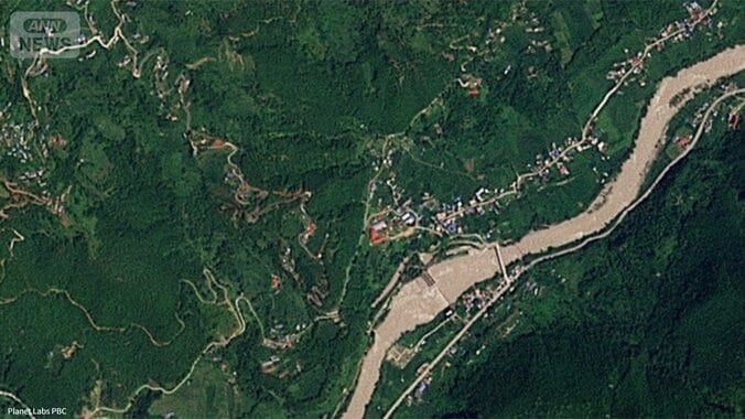 トリシュリ川の両岸にはたくさんの建物があった　2026年8月23日撮影