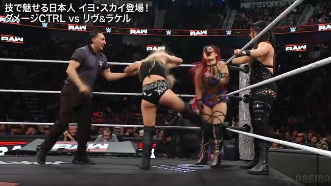 イヨをコーナーに詰めるリヴ