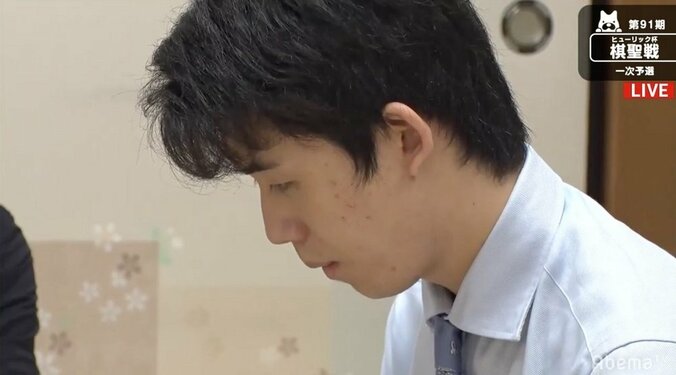 藤井聡太七段、二次予選進出なるか　竹内雄悟五段と対局中／将棋・棋聖戦一次予選 1枚目