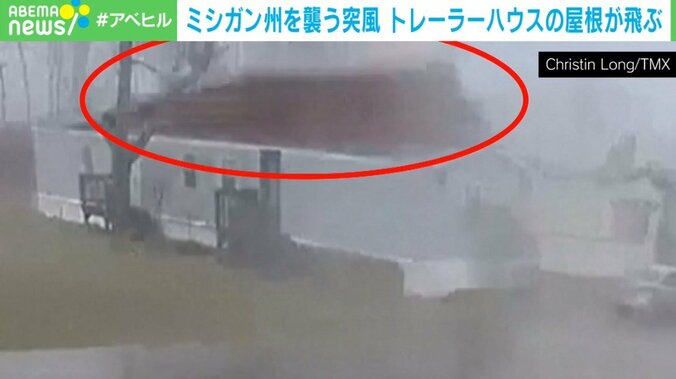 強風で屋根が吹き飛ぶ