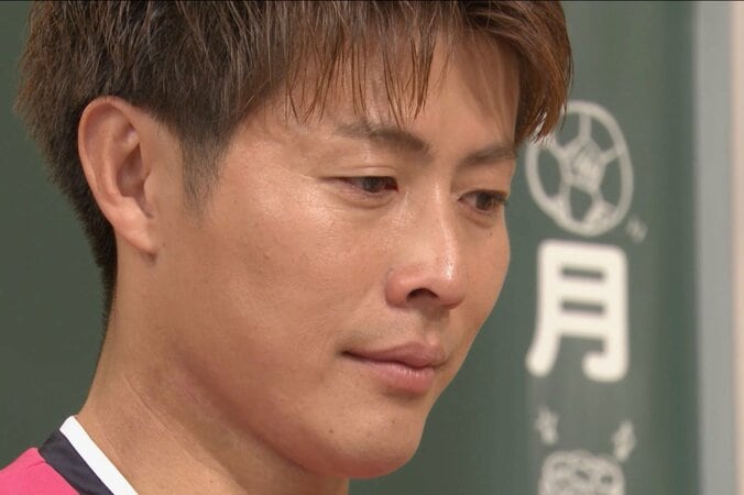 【写真・画像】「それバレない？」サッカー元日本代表、”全治3ヶ月”大怪我後の衝撃行動にスタジオ騒然「医者には止められた」　1枚目