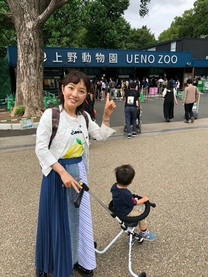丸岡いずみ、息子を連れて上野動物園へ「パンダのシャンシャンは2時間待ち」