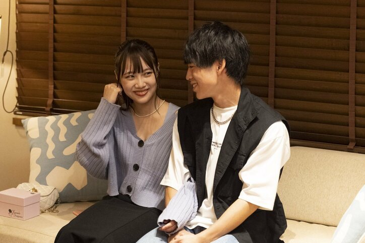 あざと可愛すぎる鬼モテJK・まじゅ、年下男子と腕を絡ませ密着2ショット「距離が近くて嬉しい」『恋ステ 2022秋 ～Honey Soda Story～』#8